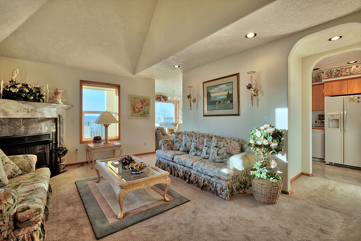  Living room 